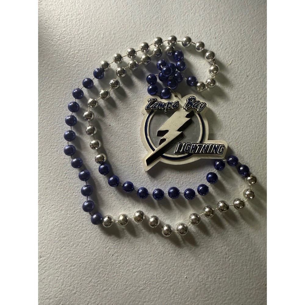 Tampa Bay Lightning NHL Fan Bead Necklace Blue Silver Foam Logo Pendant Hockey
